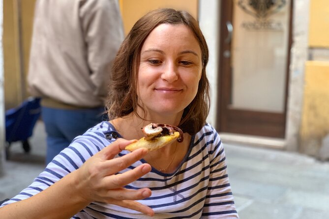 Old Taverns and Rialto Market Food Adventure (come hungry!) - Mercati di Rialto: the market stop that teaches you what to order