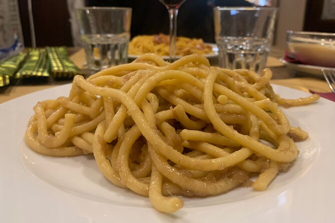 Old Taverns and Rialto Market Food Adventure (come hungry!) - What’s included: the tastings lineup you get for $130.95
