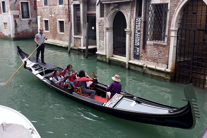 One Day Tour in Venice - The 30-minute gondola: a classic view with no long wait payoff