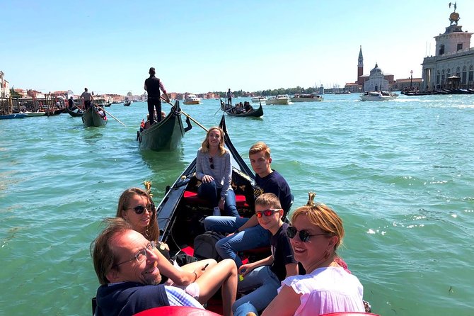 One-Day Venice: Skip-the-Line St. Mark’s Basilica, Walk & Gondola - Guide language, headset audio, and why group size matters
