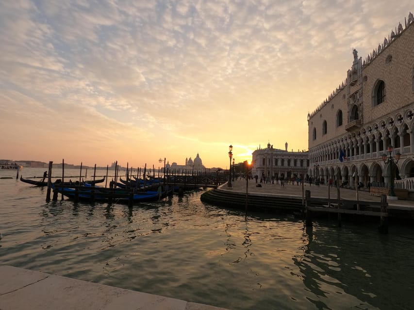 Photo with a professional photographer in Venice - Who should book this Venice photo tour