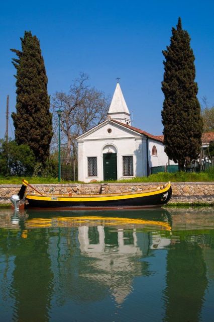 Private 4 hours North Lagoon: Traditional Venetian Boat Tour - Burano’s hour: lace-colored houses and canal views on your timetable