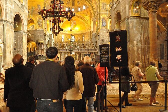 Private Best of Venice Walking Tour with St Mark's Basilica - Wandering the Callee: Gothic and Renaissance Palazzos Up Close
