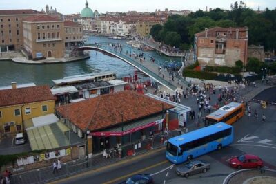 Private Departure Transfer: Venice Hotels to Venice Train or Bus Station - The Canal Cruise: Comfort, Air-Conditioned Ease, and Real Timing