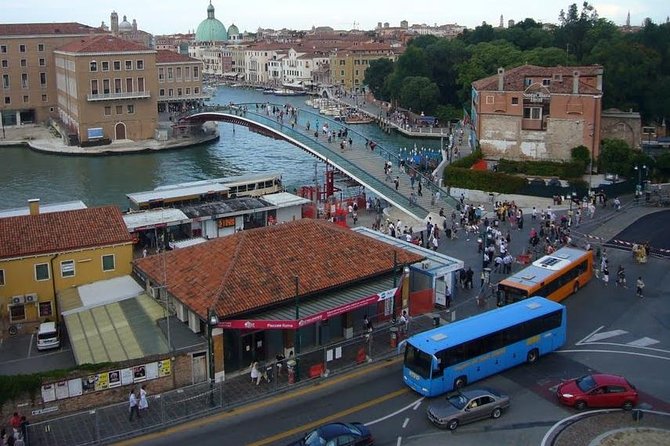 Private Departure Transfer: Venice Hotels to Venice Train or Bus Station - The Canal Cruise: Comfort, Air-Conditioned Ease, and Real Timing