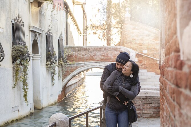 Private Gondola Ride and Photoshoot - Stop 3: Ponte di Rialto Finale (Where the Shoot Ends)