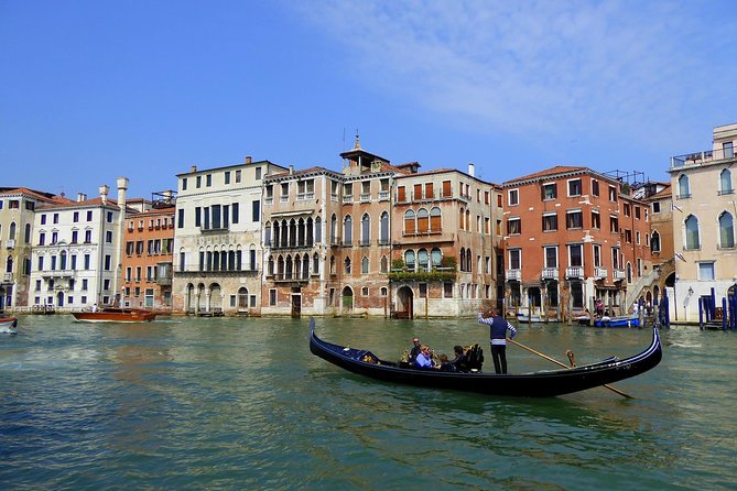 Private Gondola Serenade with Music - Accessibility, comfort, and practical participation notes