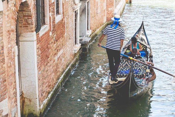Private Gondola Tour - From Museo Correr to the Canal: Meeting Point Reality Check