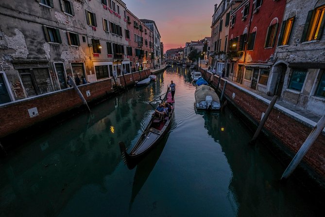 Private Mini Venice Photo Walk 2 Hours - The free portrait option: five photos included if you want them