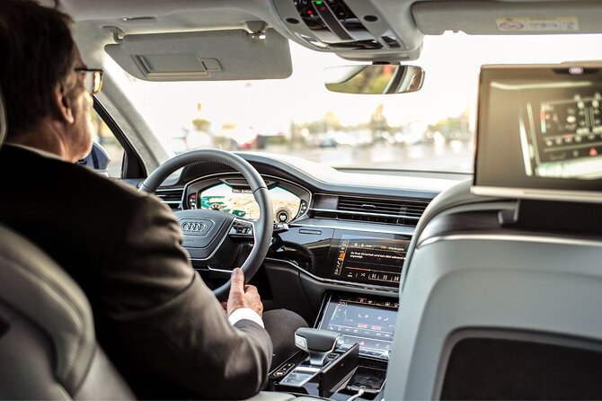 Private One-way Airport Transfer Venice Airport to Venice - How the Driver Handoff Works (Text Link and Meeting Point)