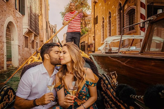 Private Photo Shoot in Venice with Gondola Ride - Price and Value: When $905.09 per Group Makes Sense