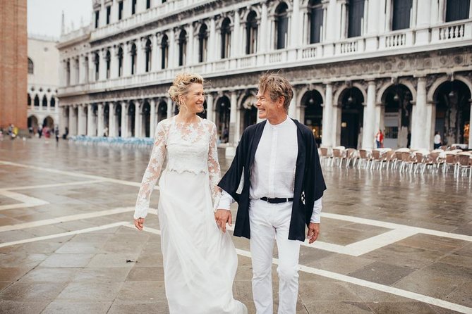 Private Photo Shoot in Venice with Gondola Ride Included - Wandering Through Venice Streets: Where the Magic Starts to Look Like You