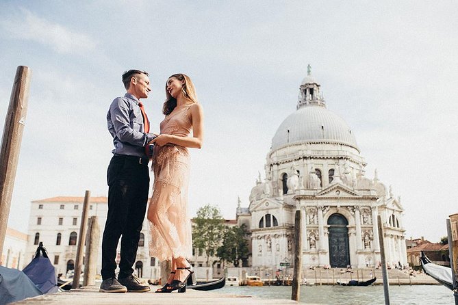 Private Photo Shoot in Venice with Gondola Ride Included - Shifting Toward Canal Grande: The Set-Up for Your Gondola Photos
