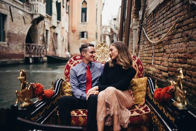 Private Photo Shoot in Venice with Gondola Ride Included - The Meet-Up at Piazza San Marco: Where the Shoot Begins
