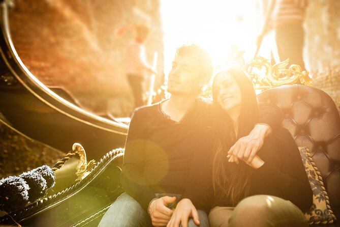 Private Photoshoot on Personal Gondola in Venice - Doge’s Palace area: a fast history chat and a few key frames