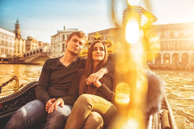 Private Photoshoot on Personal Gondola in Venice - Photos in 48 hours: what you get, what you might need to buy