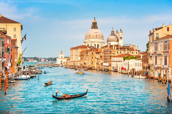 Private Tour: Venice Gondola Ride with Serenade - The serenade: singer plus musician, and the tone it sets