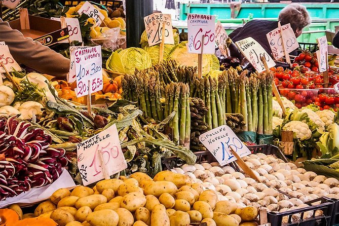 Private Tour: Venice Rialto Market, San Polo and Frari Church Walking Tour - Mercati di Rialto: fish, produce, and why Venetians still show up
