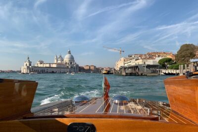 Private Transfer from Venice Airport to Hotel in Venice City Center - The ride itself: quick canal access from water, not roads