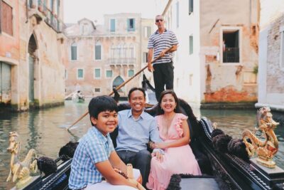 Private Vacation Photography Session with Local Photographer in Venice - Price and Value: Why $325 for Up to 6 Can Make Sense