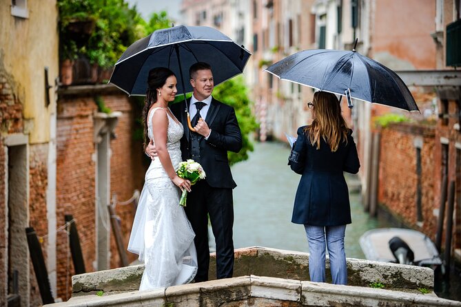 Professional Photoshoot in Venice - Posing Style: Blended Portraits That Don’t Look Like a Chore