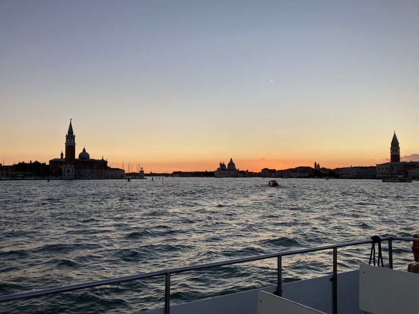 Punta Sabbioni - Venice at Sunset: Boat Tour with Aperitif - Aperitif Time: Prosecco and Biscuits That Actually Make Sense