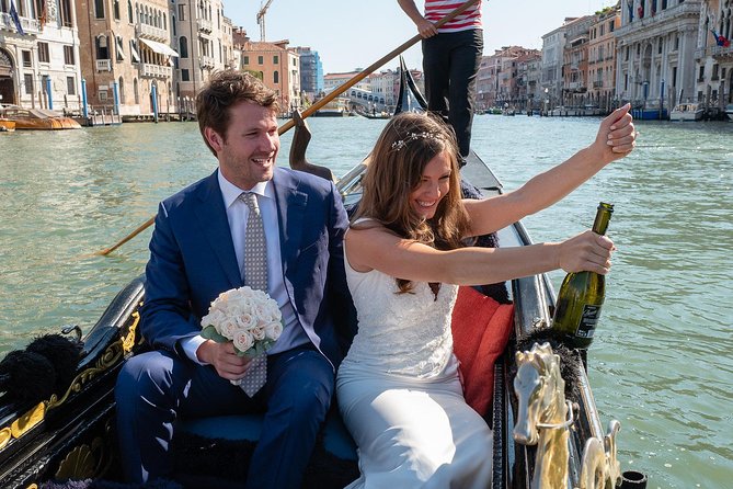 Renew your wedding vows on a romantic gondola - Optional Photographer: When It’s Worth Adding
