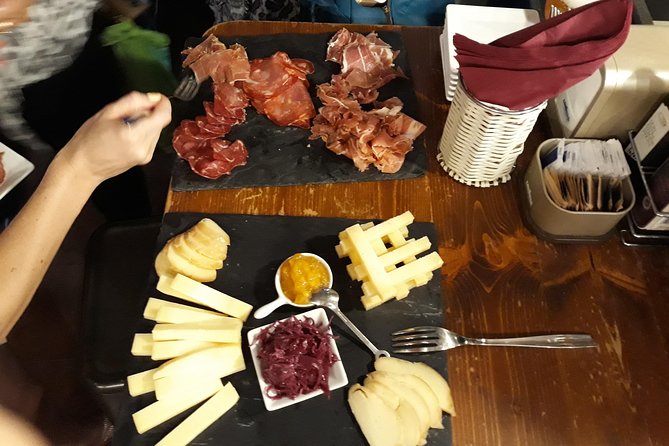Rialto Food Tour With View - How the wine bar stops work in real life