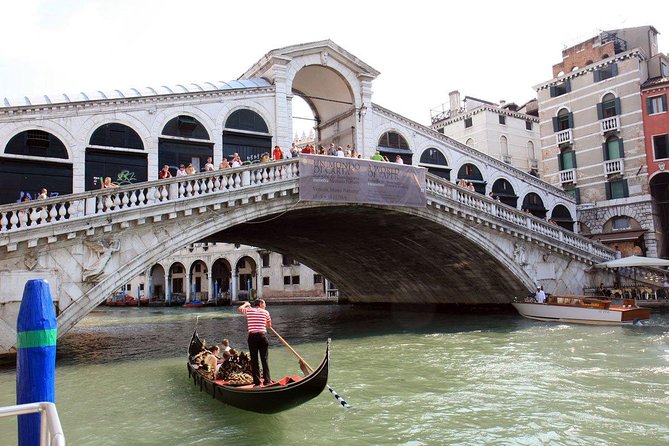 Rialto Market Food and Wine Lunchtime Tour of Venice - The walk past Rialto Bridge and the Grand Canal viewpoints