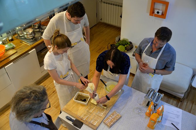 Rialto Market Tour with Hands on Cooking Class, Wine & Tiramisu - Unlimited wine and water, plus a sit-down meal together