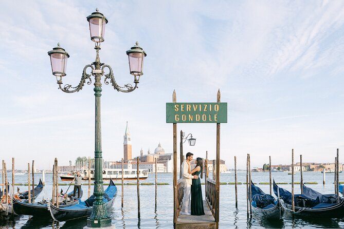 Romantic Photoshoot in Venice - A Romantic Venice Photoshoot That Fixes the Usual Problems