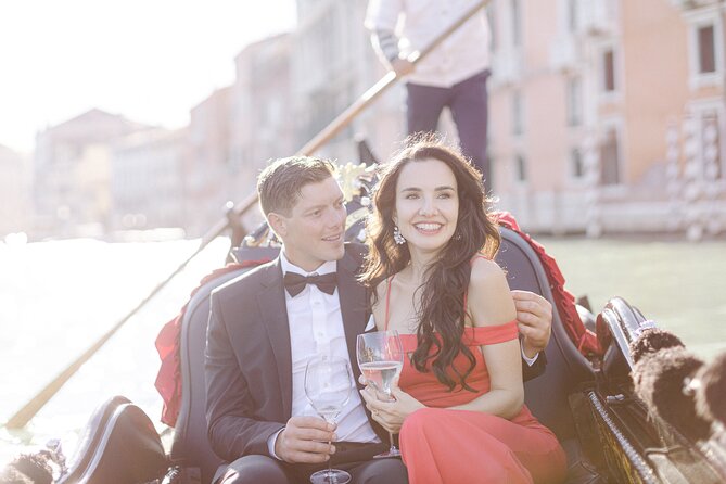 Romantic Photoshoot in Venice - The Photos You Get: Edited, Selected, and Worth Keeping