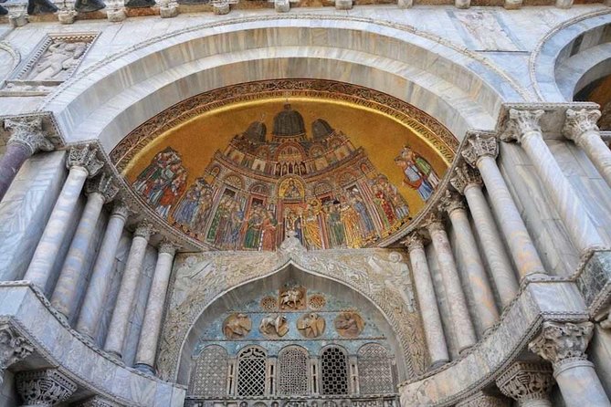 Saint Marks Basilica, Doge's Palace and Gondola tour in Venice - Doge’s Palace: governance rooms, prison stories, and famous artists