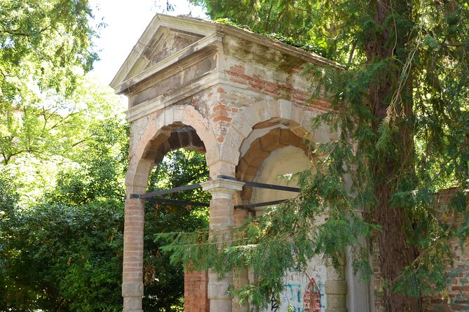 Secret Gardens of Venice Walking Tour - Why secret gardens feel like a cheat code in Venice
