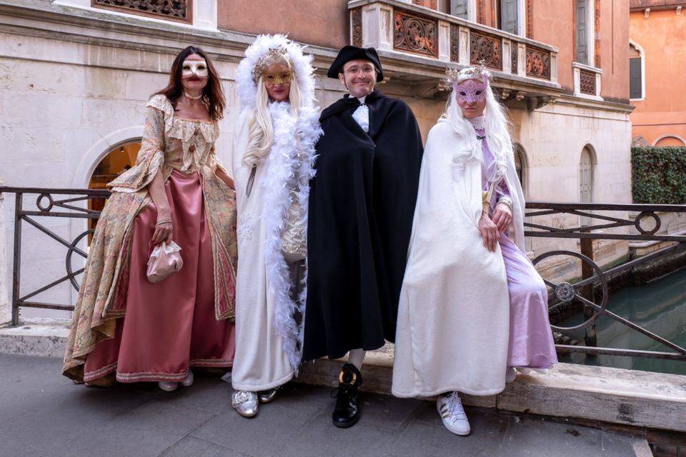 Secrets of Venice Carnival and Life of Casanova Tour - The San Samuele backstreets: Casanova and Giorgio Baffo