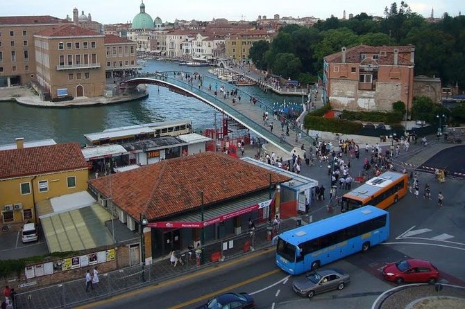 Shared Departure Transfer: Venice Hotels to Venice Train or Bus Station - The 10-Minute Water Taxi Ride: Comfort, Luggage, and Courteous Drivers