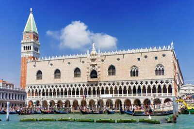Skip the Line: Best of Venice Private Tour Including San Marco Doges' Palace and Gondola Ride - Basilica di San Marco: Eastern Meets Western (and the Relic Story Behind It)