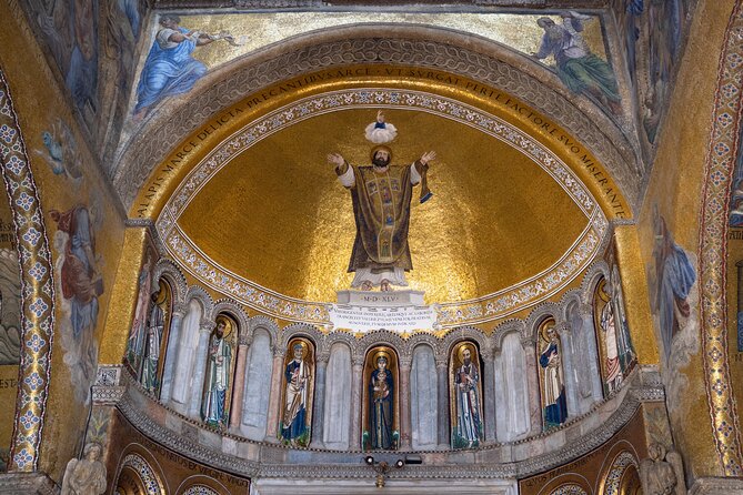 Skip the Line St Mark’s Basilica and Doge’s Palace Exclusive Tour - Practical tips for a smooth morning (no hotel pickup, moderate walking)