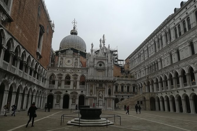 Skip-the-Line Venice Private Tour Including St Mark Doges Palace & Gondola Ride - A tight six-hour plan from St Mark’s Square to the Rialto area