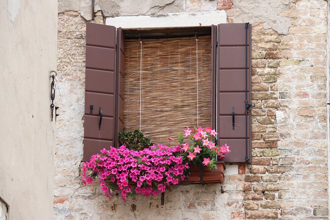 Small Group Tour Historical and Charming Venice Jewish Ghetto - Campo di Ghetto Nuovo and the Merchant of Venice vibe