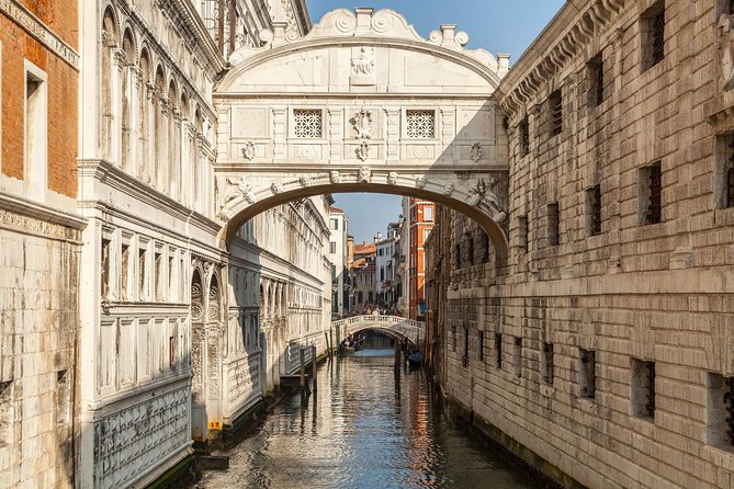 St. Mark's Basilica & Doge Palace + Murano, Burano Guided Tour - Getting From One Stop to the Next Without Losing Your Mind