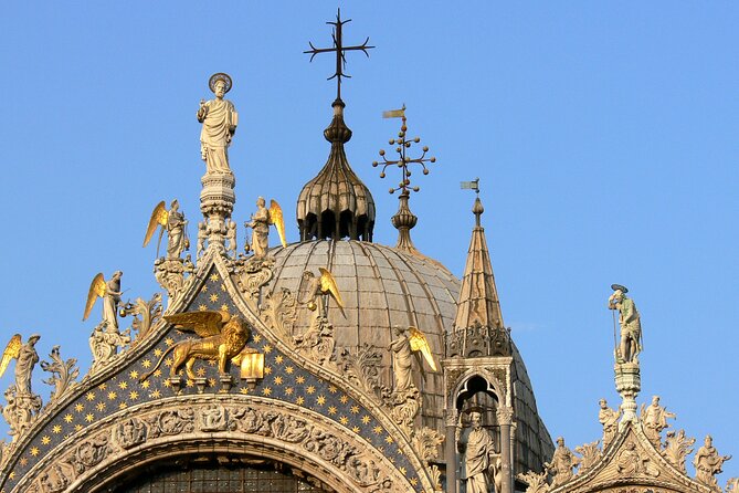 St. Mark’s Basilica Guided Tour with Venice Canals Gondola Ride - The gondola route: Grand Canal icons plus quieter canal magic