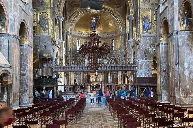 St. Mark's Cathedral Priority Guided Tour & History Gallery - Timing, crowds, and the dress-code reality check