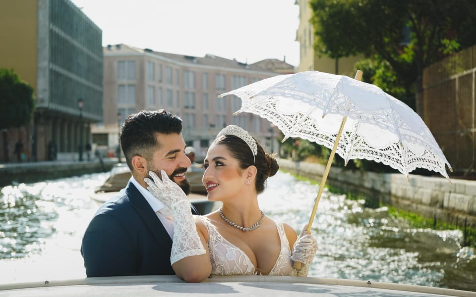 Stylish Photoshoots in Venice - Getting started at Naranzaria and the Rialto meeting point