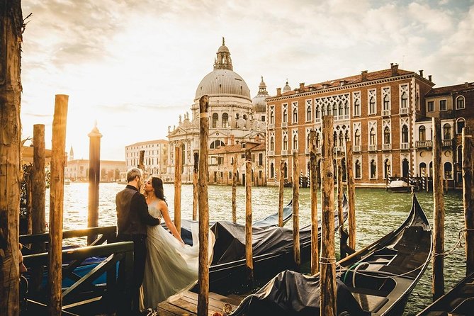 Sunrise Couple Photoshoot Tour - Why Sunrise in Piazza San Marco Works So Well for Couples