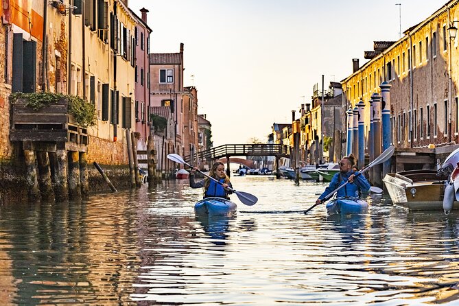 Sunset Kayak Tour in Venice: Discovering the City’s Canals - Double kayaks and level matching: the coaching part that changes everything