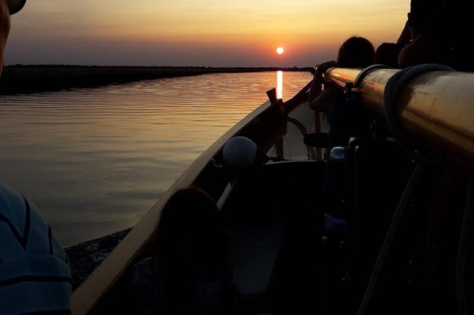 Sunset Traditional Boat Tour with Prosecco - Venice Sunset on a Traditional Wooden Boat: What the Experience Feels Like