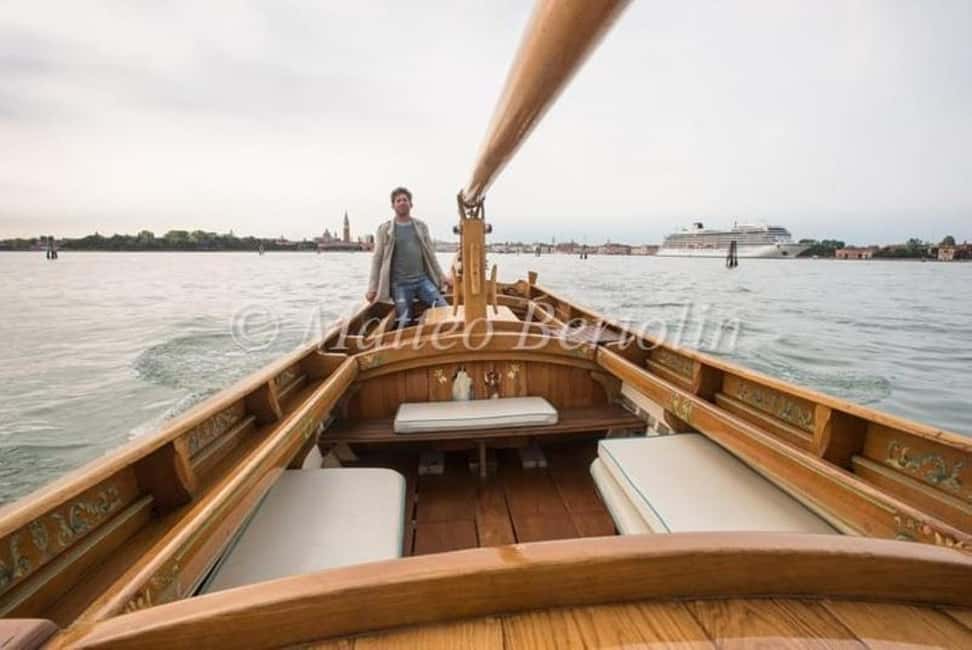 Sunset Venetian lagoon with prosecco - A sunset lagoon cruise that starts where the city lives
