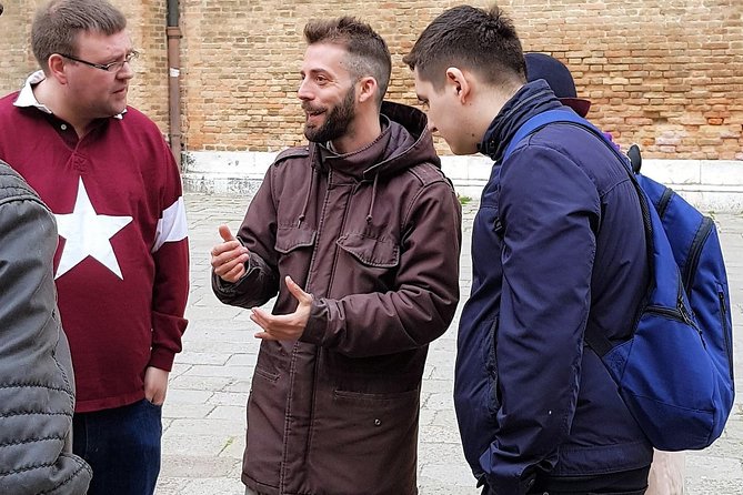 Tapas & Wines through secret Venice - Stop 1: Basegone for a cozy bacaro tasting (40 minutes)