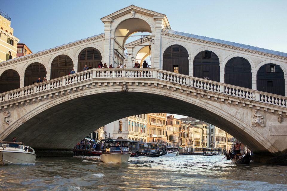 The Best of Venice: Family-Friendly Private Tour - Treasure hunt and quizzes at a flood-proof bookstore with a hidden cat